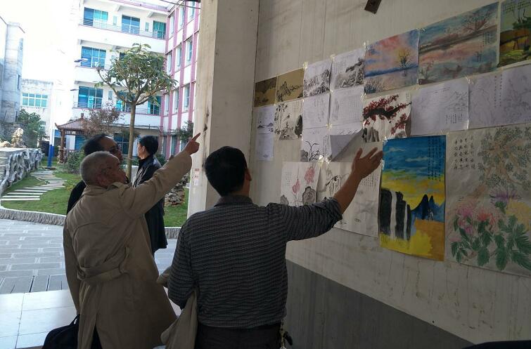 州诗词楹联学会领导参观诗词书画展览.jpg