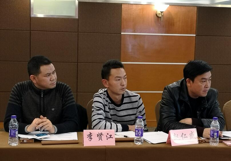 1545732909735042443.jpg 参加评审会的兴义公路管理局有关高级工程师和路政管理人员.jpg