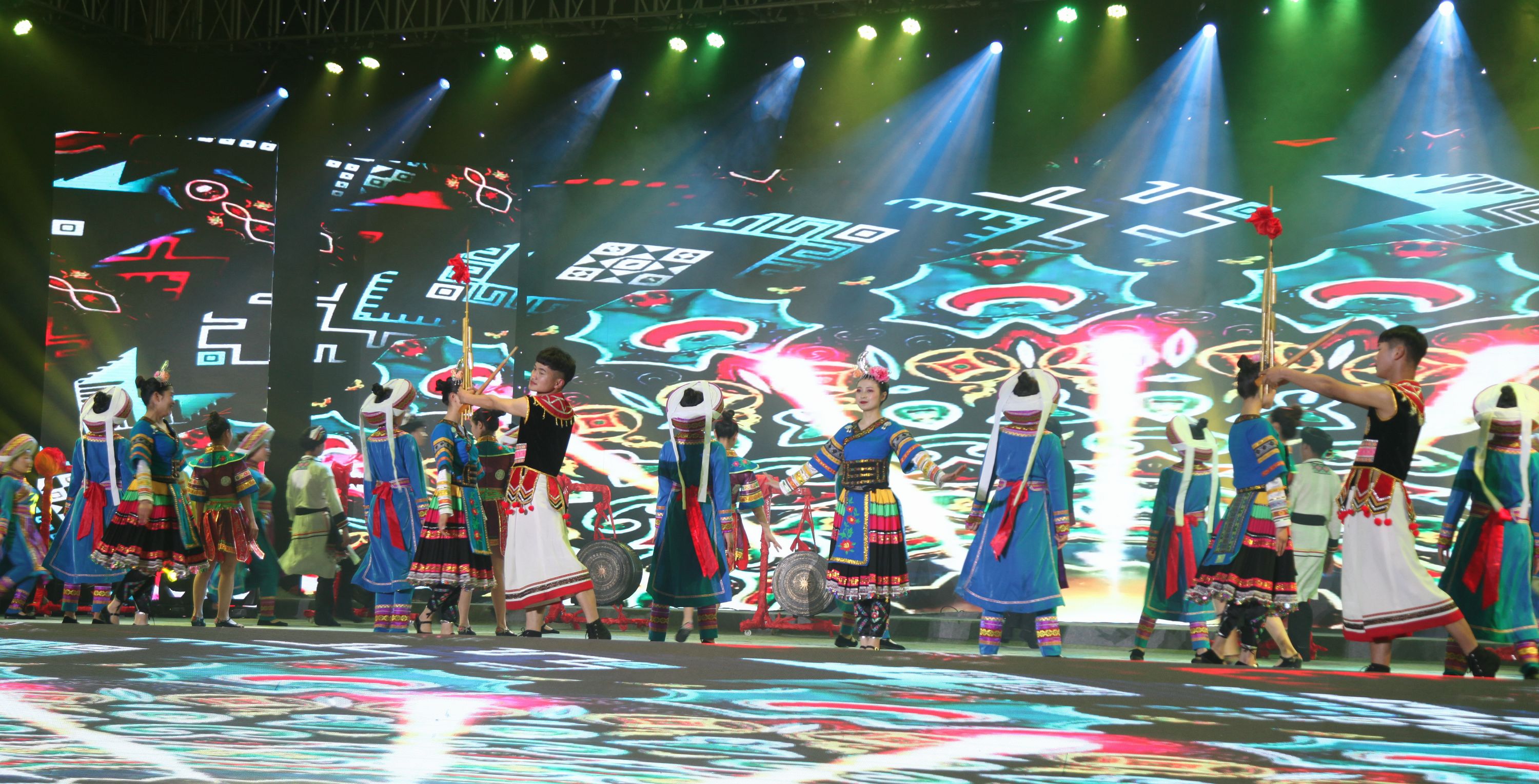 1549093223017080935.jpg 兴仁市隆重举行2019年春节联欢晚会蔡家友 (2).jpg