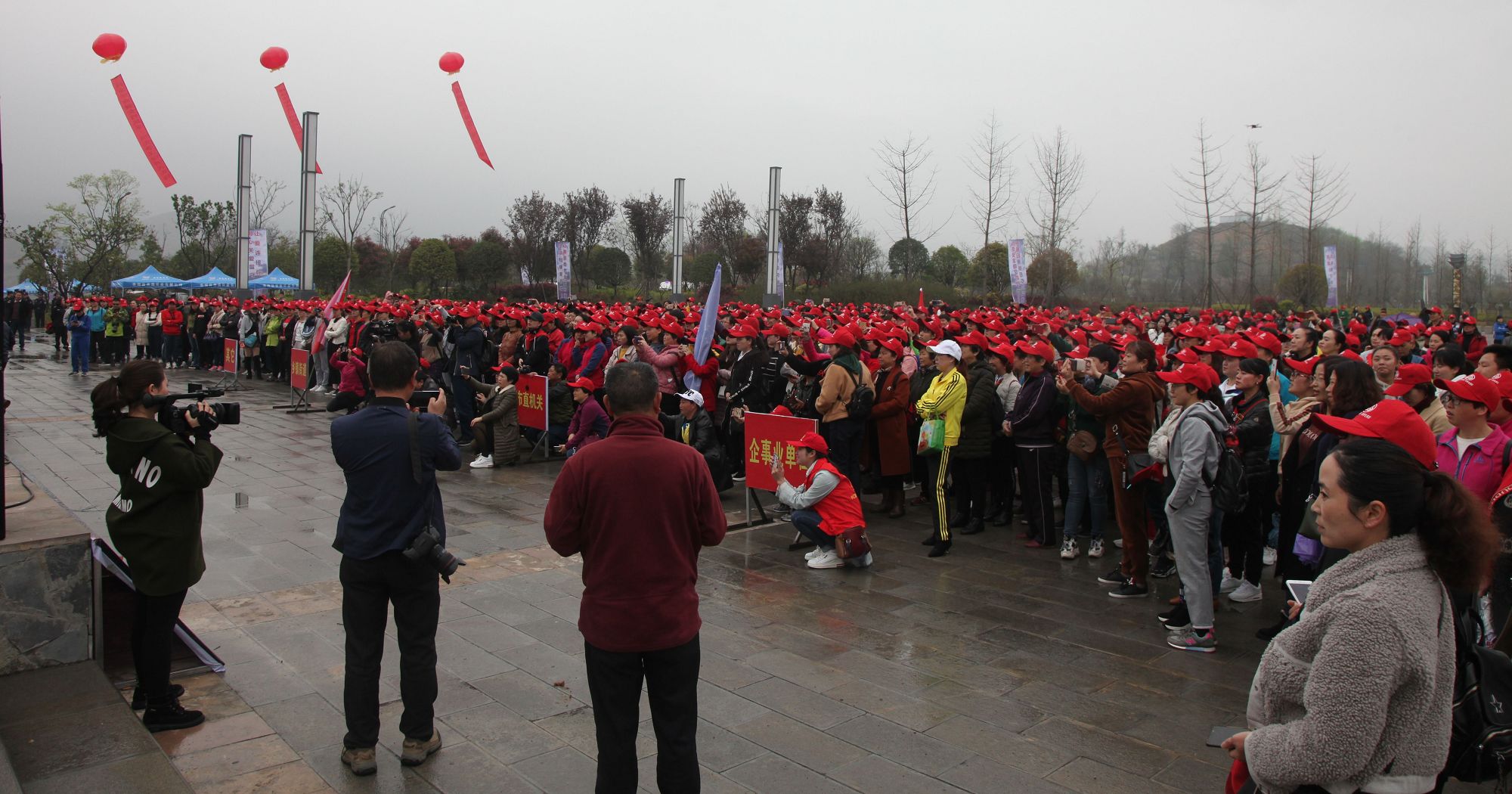 兴仁市隆重举办“三·八”国际妇女节徒步活动 (3).jpg