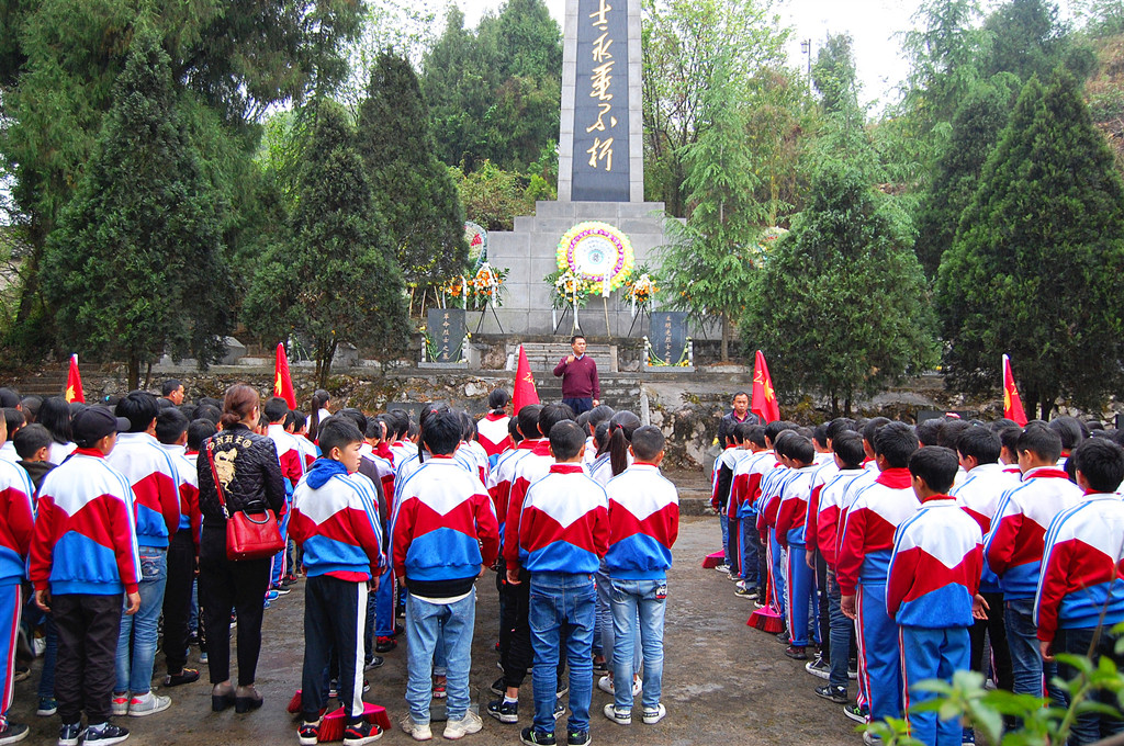 乌沙镇小学卢升培校长献词_副本.jpg