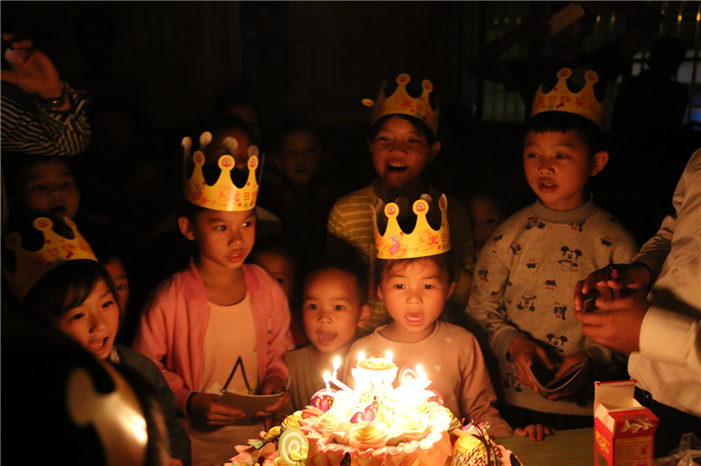 共唱生日歌.jpg
