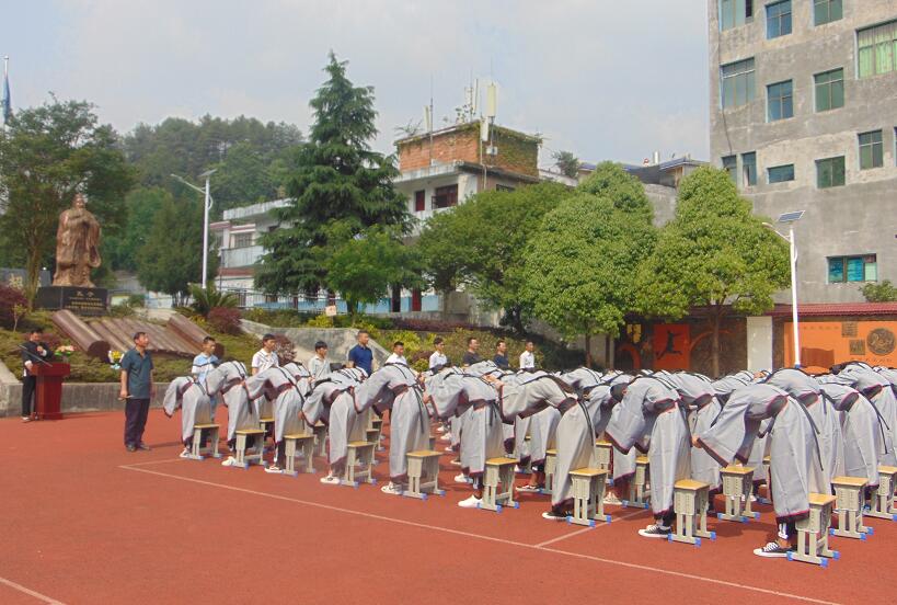 孔子学堂学员行拜师礼.jpg