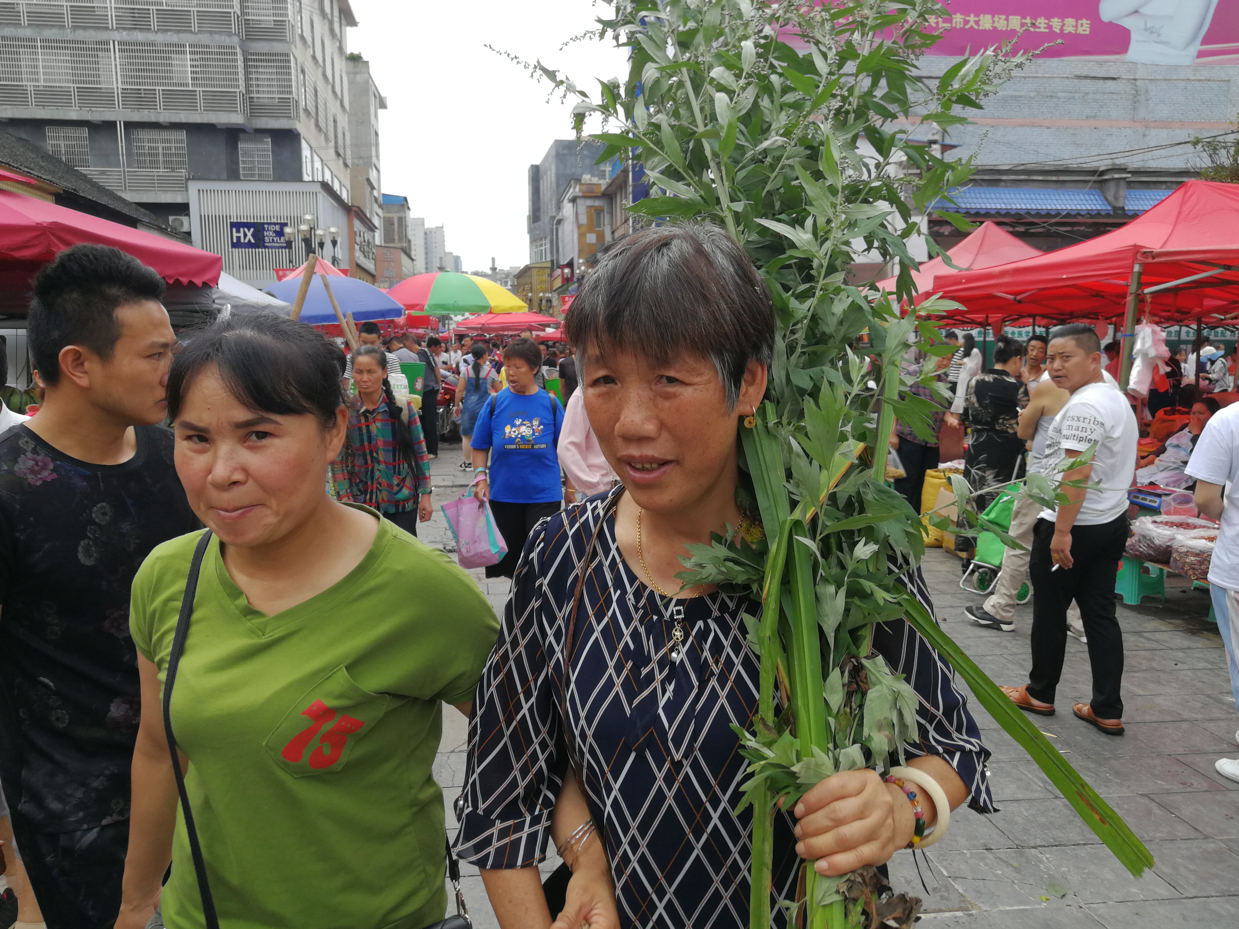 喧闹的兴仁端午药市 (8).jpg