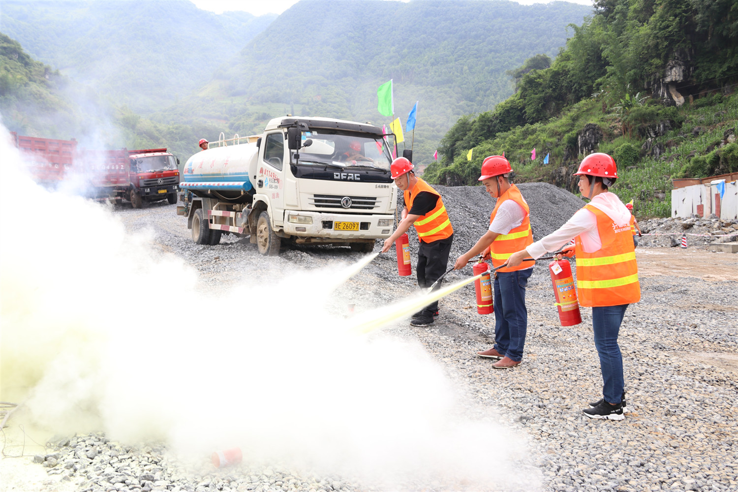 示范消防器材使用步骤.jpg