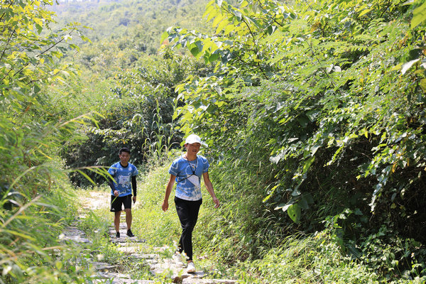 探秘喀斯特第四天（摄影：袁勇） (10).jpg