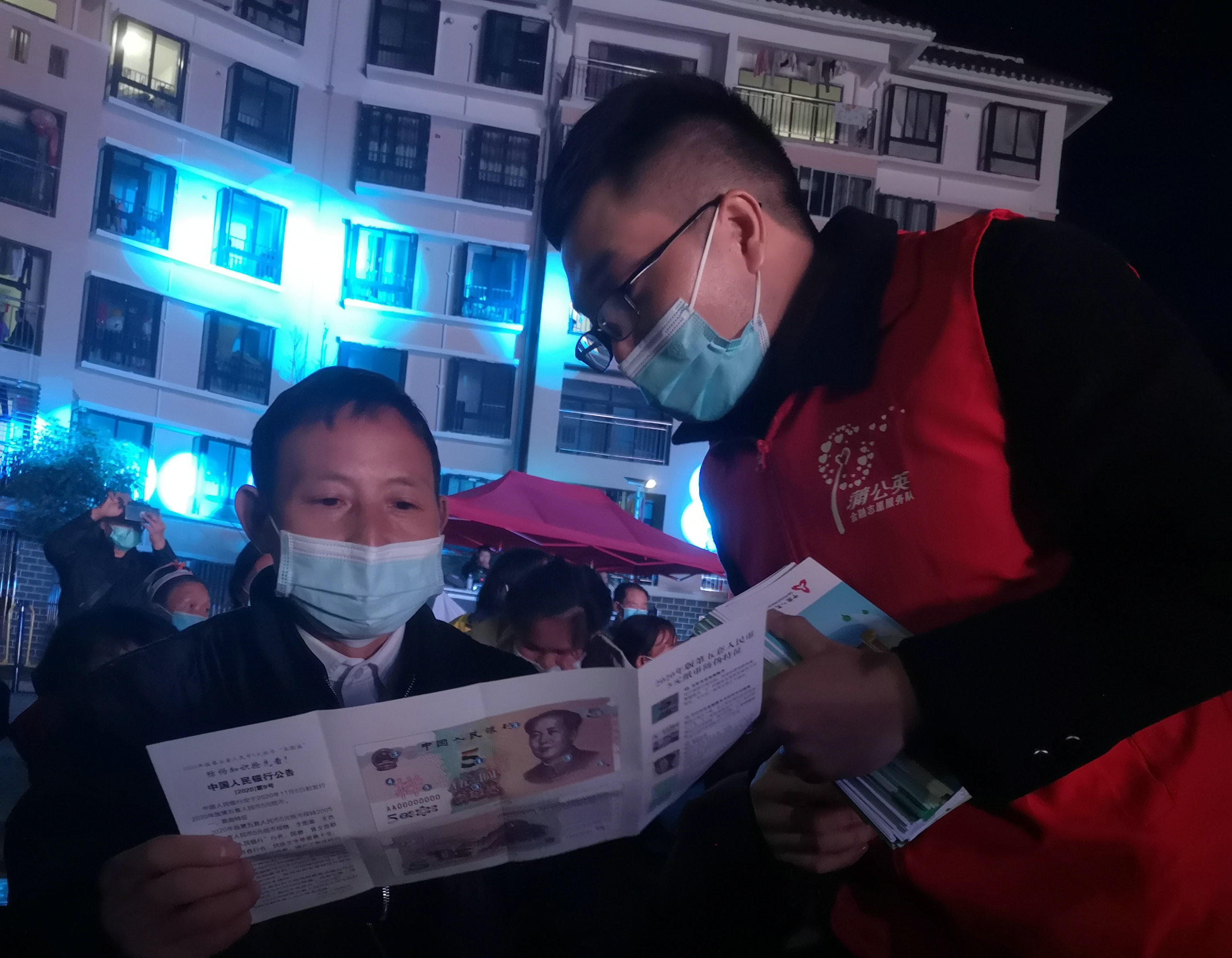 向社区居民宣传2_副本.jpg