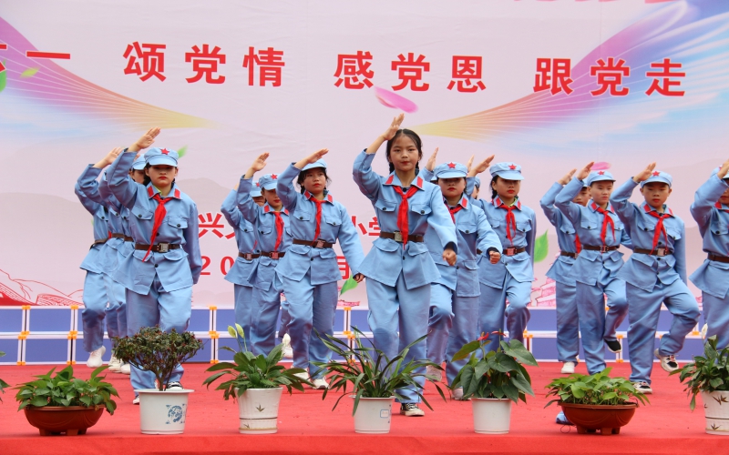 舞蹈《红星闪闪》(1).jpg