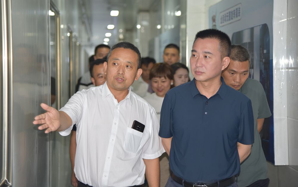 兴仁市委书记詹丹志莅临苗西南水业调研.jpg