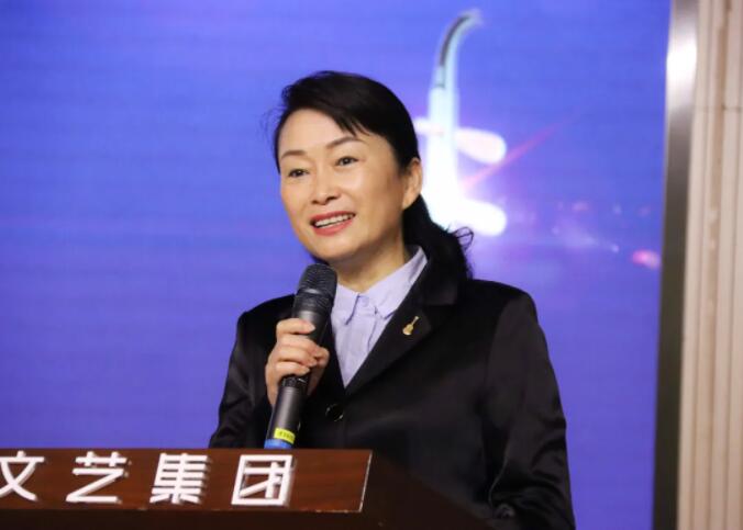 黔西南州人民政府副州长黄曼讲话.jpg
