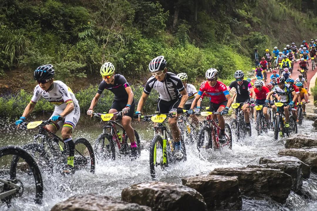 1640329904467094033.jpg 6驰骋在普安“中国最美山地自行车赛道” 彭仲恭 摄.jpg