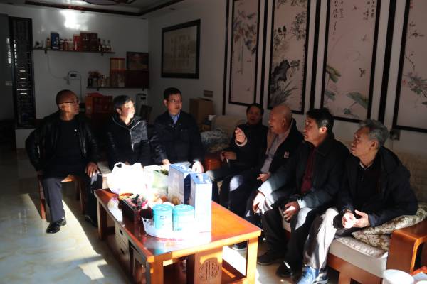 与王振华老人交流(1).jpg