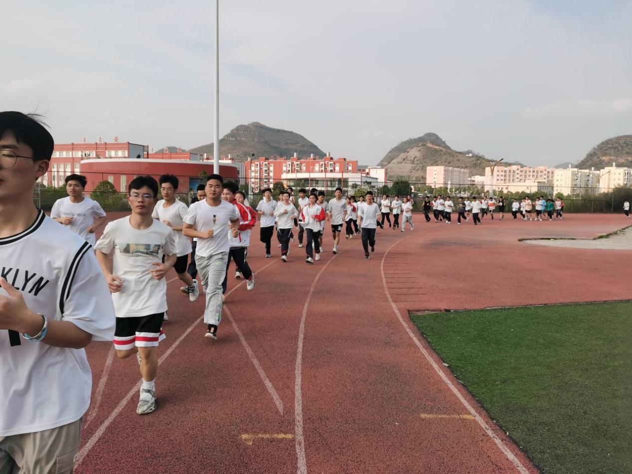 1650156693196052241.jpg 百日冬锻跑步队伍.jpg
