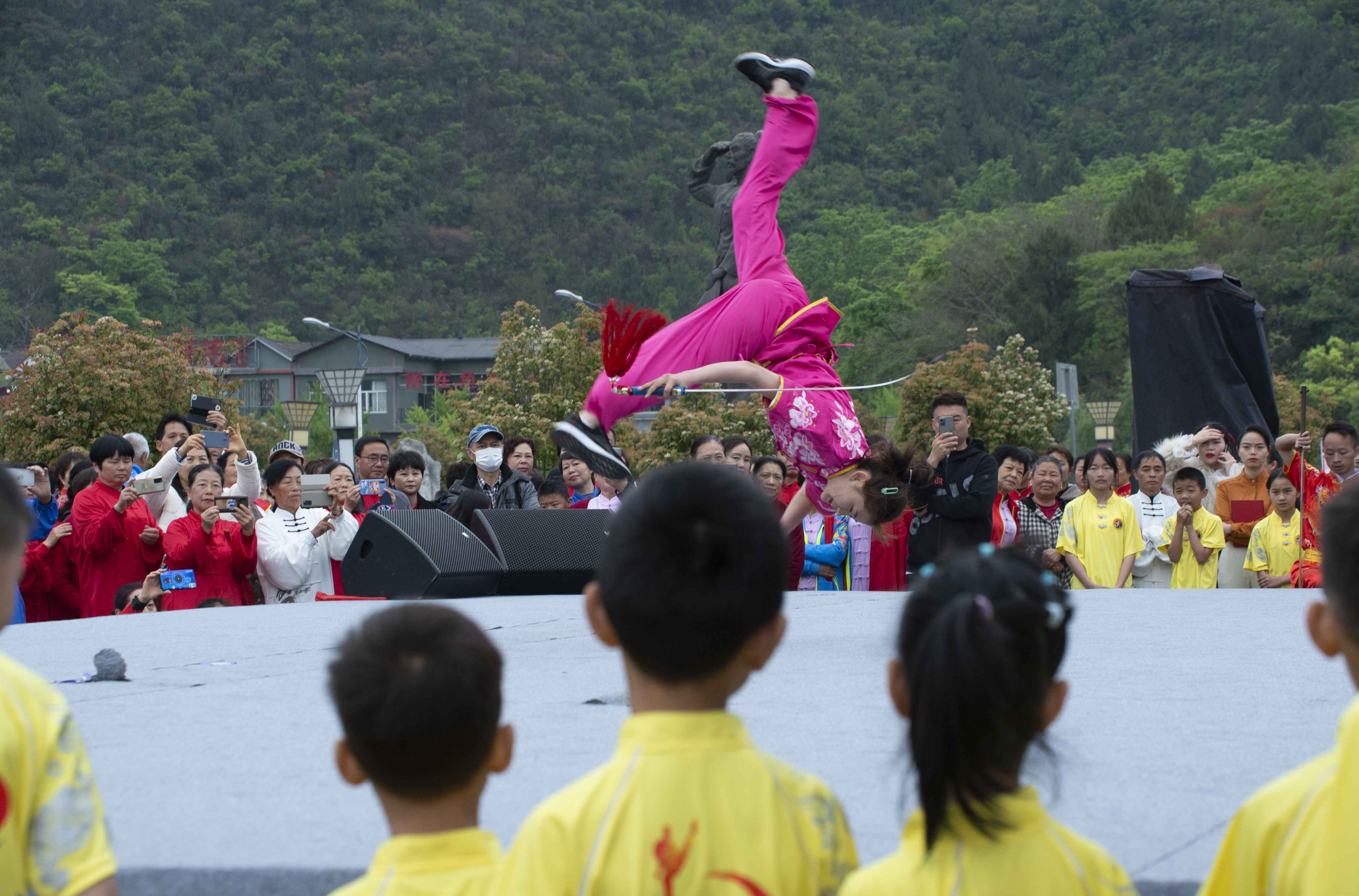万峰林全身健身活动（摄制：印象黔西南） (10).jpg