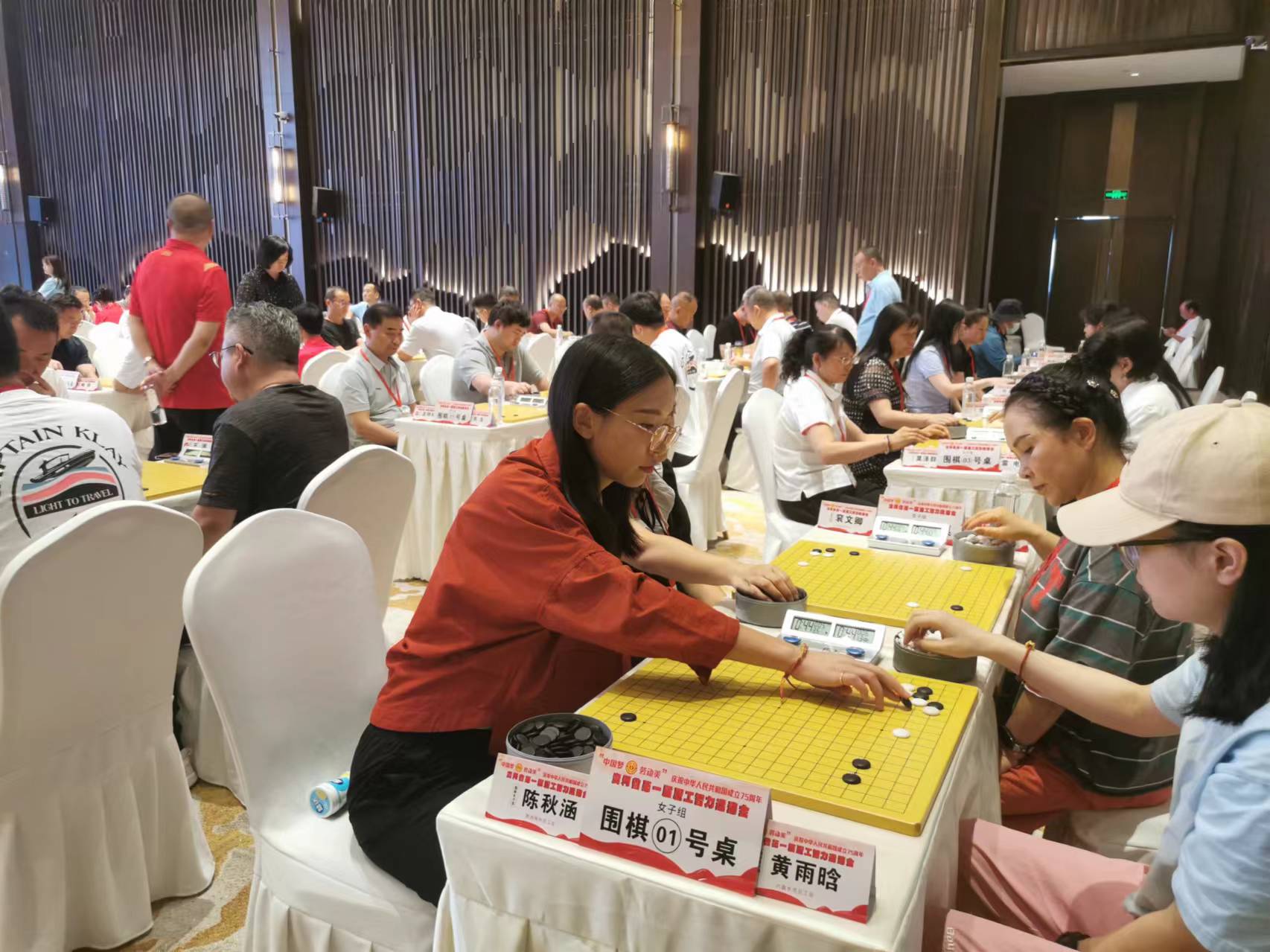 女子组围棋第一名陈秋涵比赛场景.jpg
