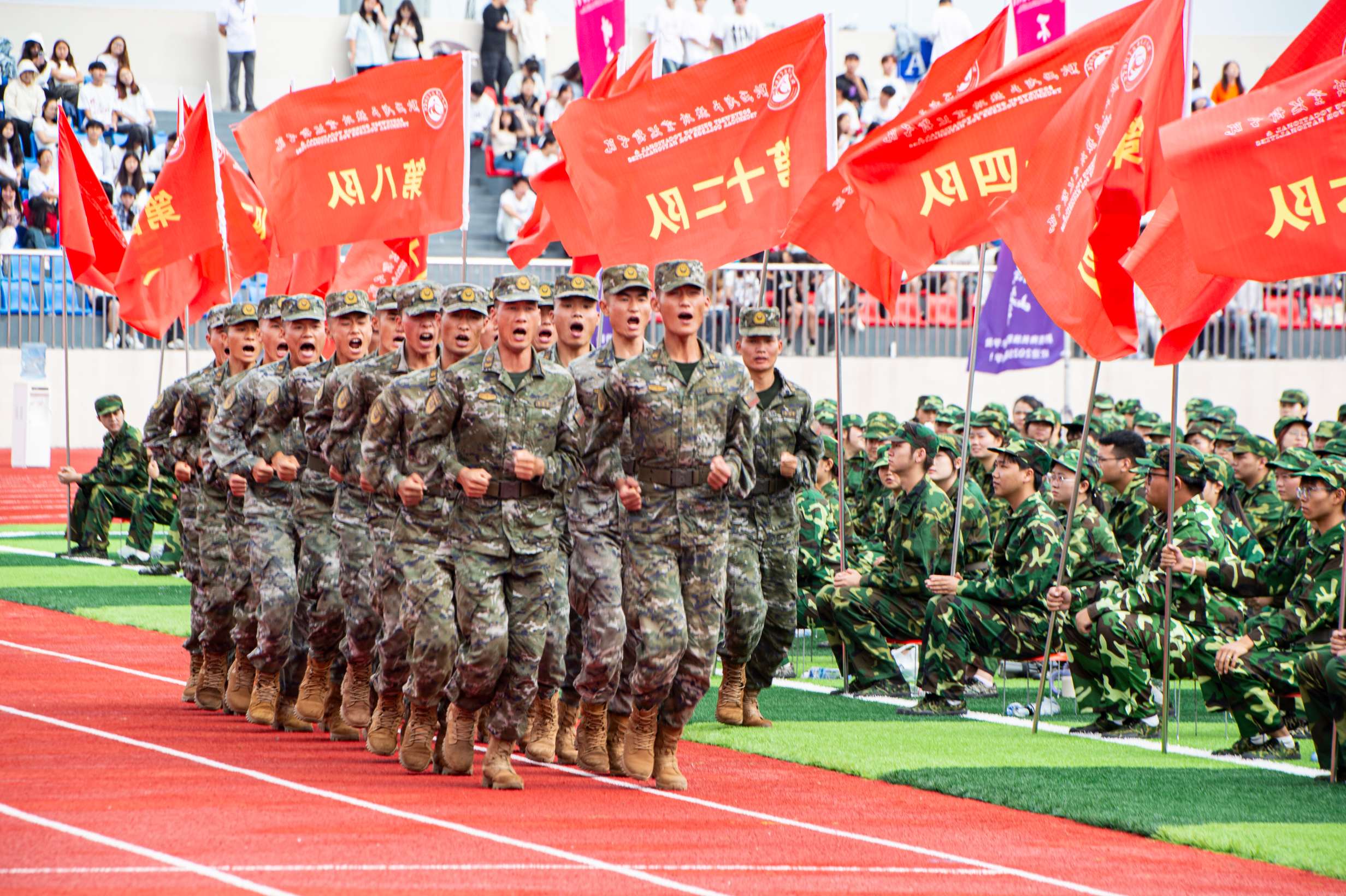 1758207810198060600.jpg 州职院2025开学典礼(提供:印象黔西南) (8).jpg