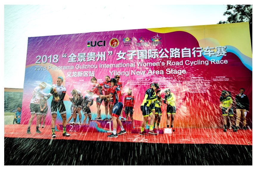 一等奖《激情香槟雨》摄影：雷忠明13985988333.jpg