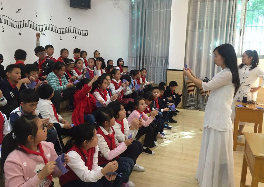 老师讲解如何缝包.jpg