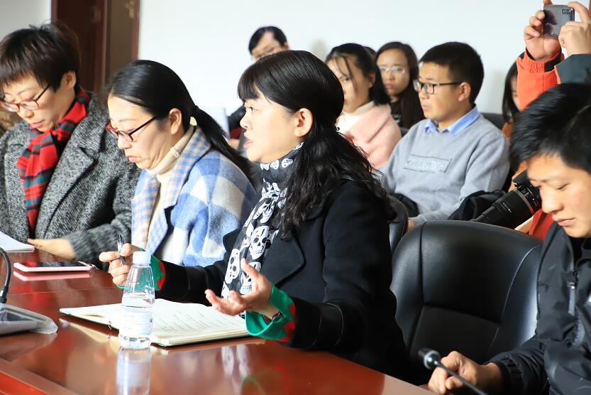 我校教师根据学科素养特点对中考命题提出建议.jpg