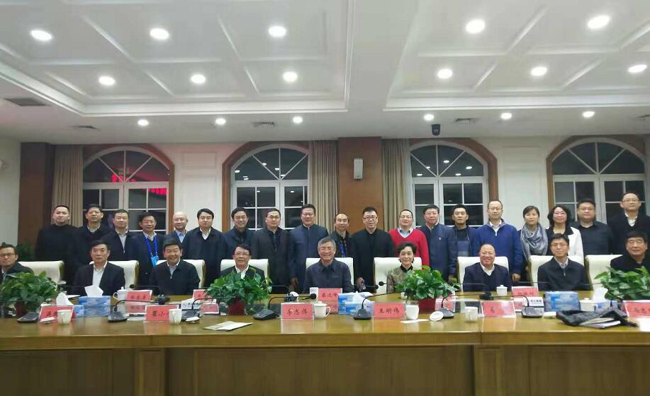2018年基础教育改革座谈会与会者集体合影.jpg