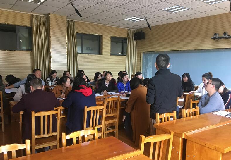 司体忠老师进行答疑解惑.jpg