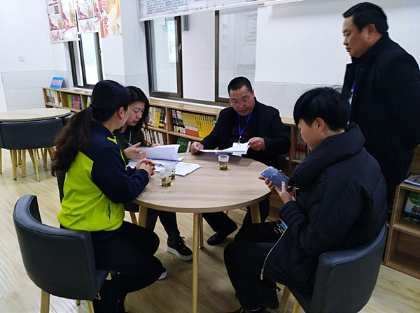 陈洪校长接受调研.jpg