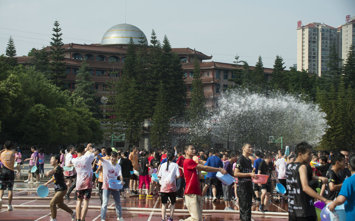 1557931525700061196.jpg 兴义八中2019年泼水节 (6).jpg