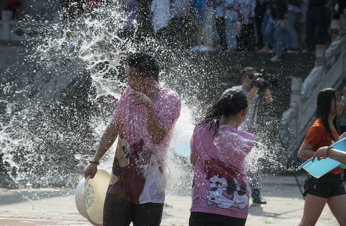 1557931660310073040.jpg 兴义八中2019年泼水节 (7).jpg