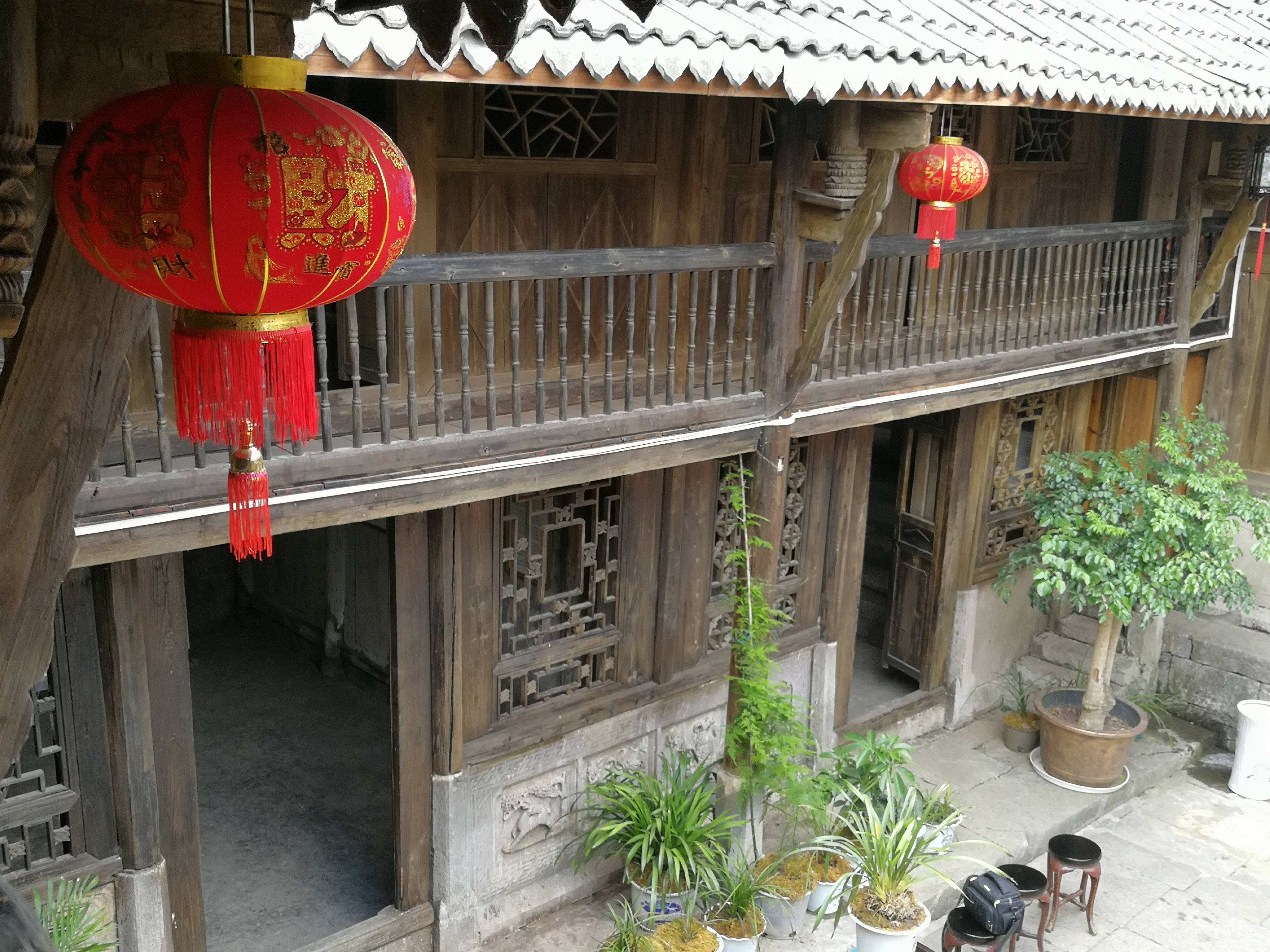 兴仁市民族艺术摄影学会到新龙场镇何家大院采风 (2).jpg