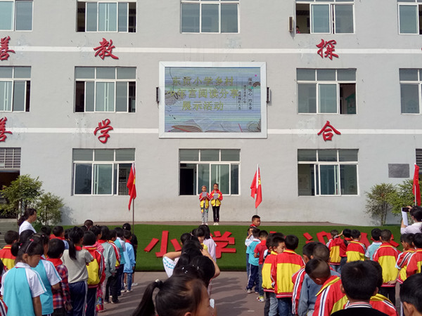 小选手在分享阅读作品.jpg