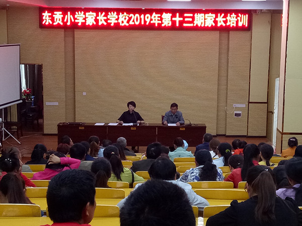 周莹副校长发言.jpg