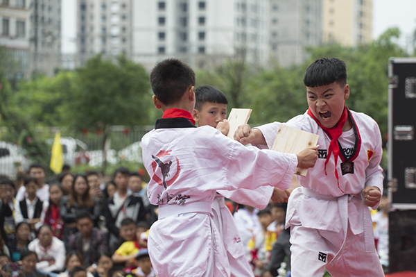 1559362305489022847.jpg 2019年六一儿童节(来源:印象黔西南 陈欣) (40).jpg