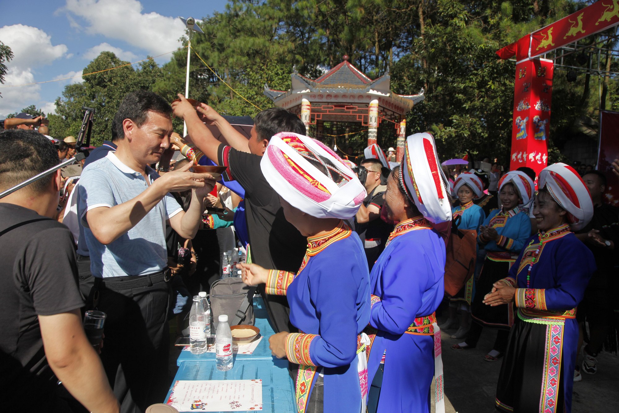 1564364327281098865.jpg _MG_3740贵州兴仁隆重举行牢记使命感恩奋进唱响彝家火把节活动 (4).jpg