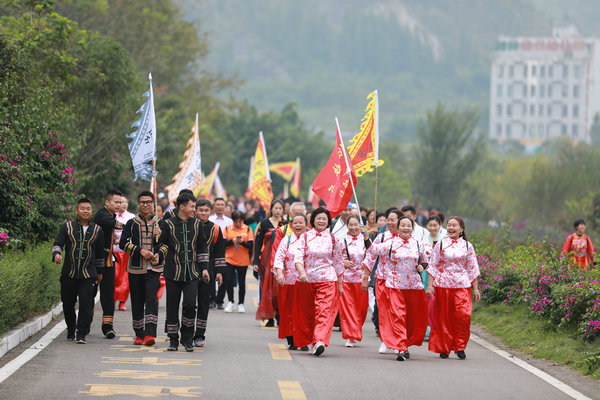 1570519309510020562.jpg 探秘喀斯特第一天(摄影:袁勇) (1).jpg