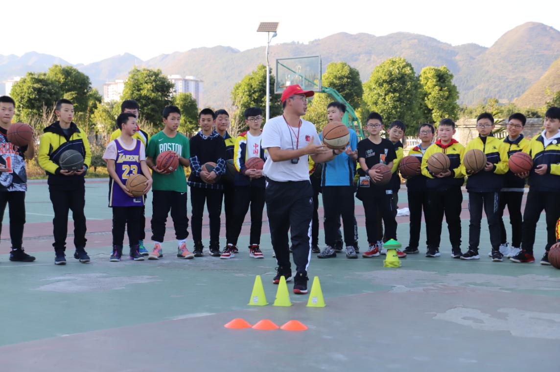 1577629284388026859.jpg 张洪老师的《行进间上篮》.jpg