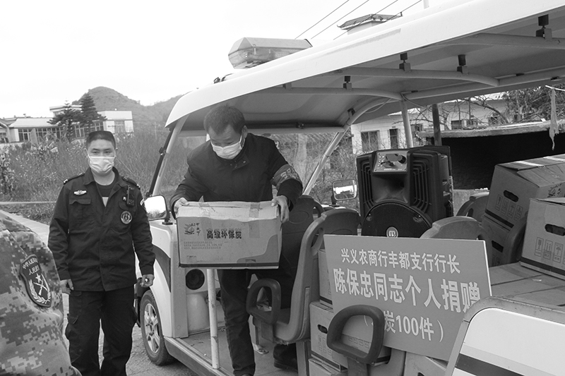 摄影：世文钢（1）网络.jpg