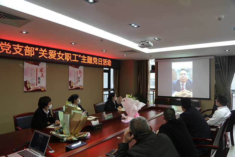 一支部女职工家属通过微视频送上节日祝福.jpg