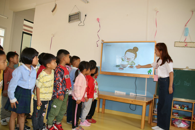 6  梁露老师与小朋友们开展“厉行节俭”主题教育活动.jpg