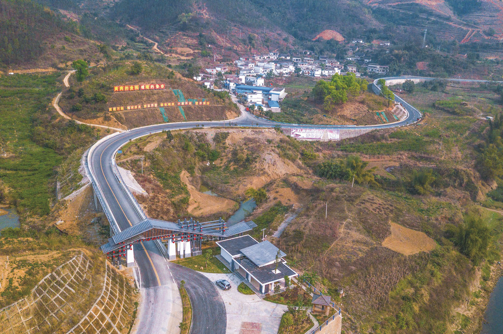 1606983682163098161.jpg 图6.G354线鲁容服务区_副本.jpg