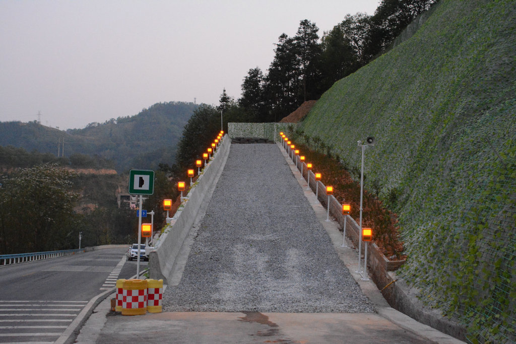 1608877132491012564.jpg 图2.避险车道监控报警系统.jpg