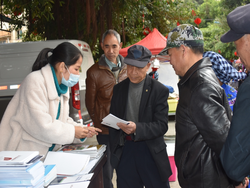 2021年3月1日 在丫他镇街上开展联合宣传(1).jpg