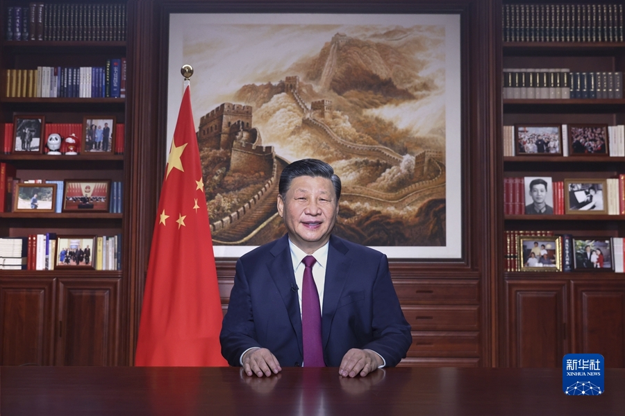 1640955470404080329.jpg 新年前夕,国家主席习近平通过中央广播电视总台和互联网,发表二〇二二年新年贺词。 新华社记者 鞠鹏 摄.jpg