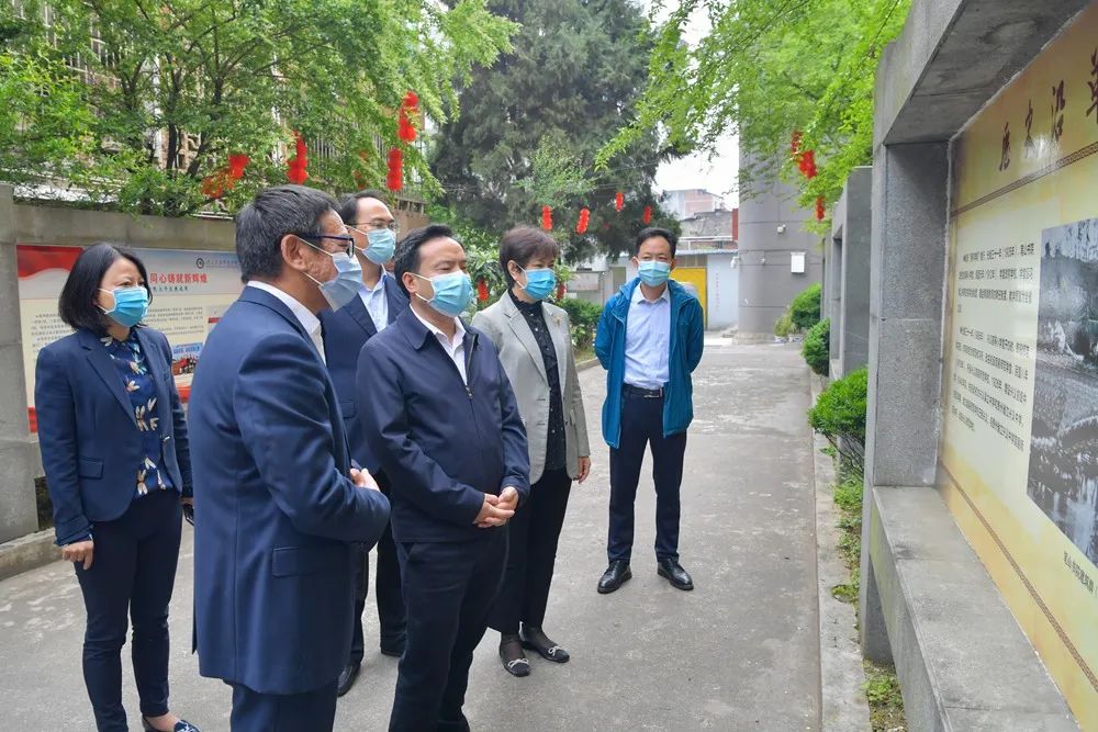州委书记陈昌旭在兴义师院调研.jpg