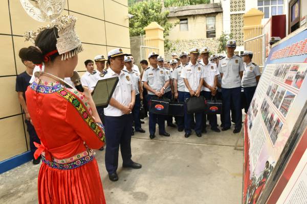 万峰湖镇标准化应急救援站建设情况介绍(1).jpg