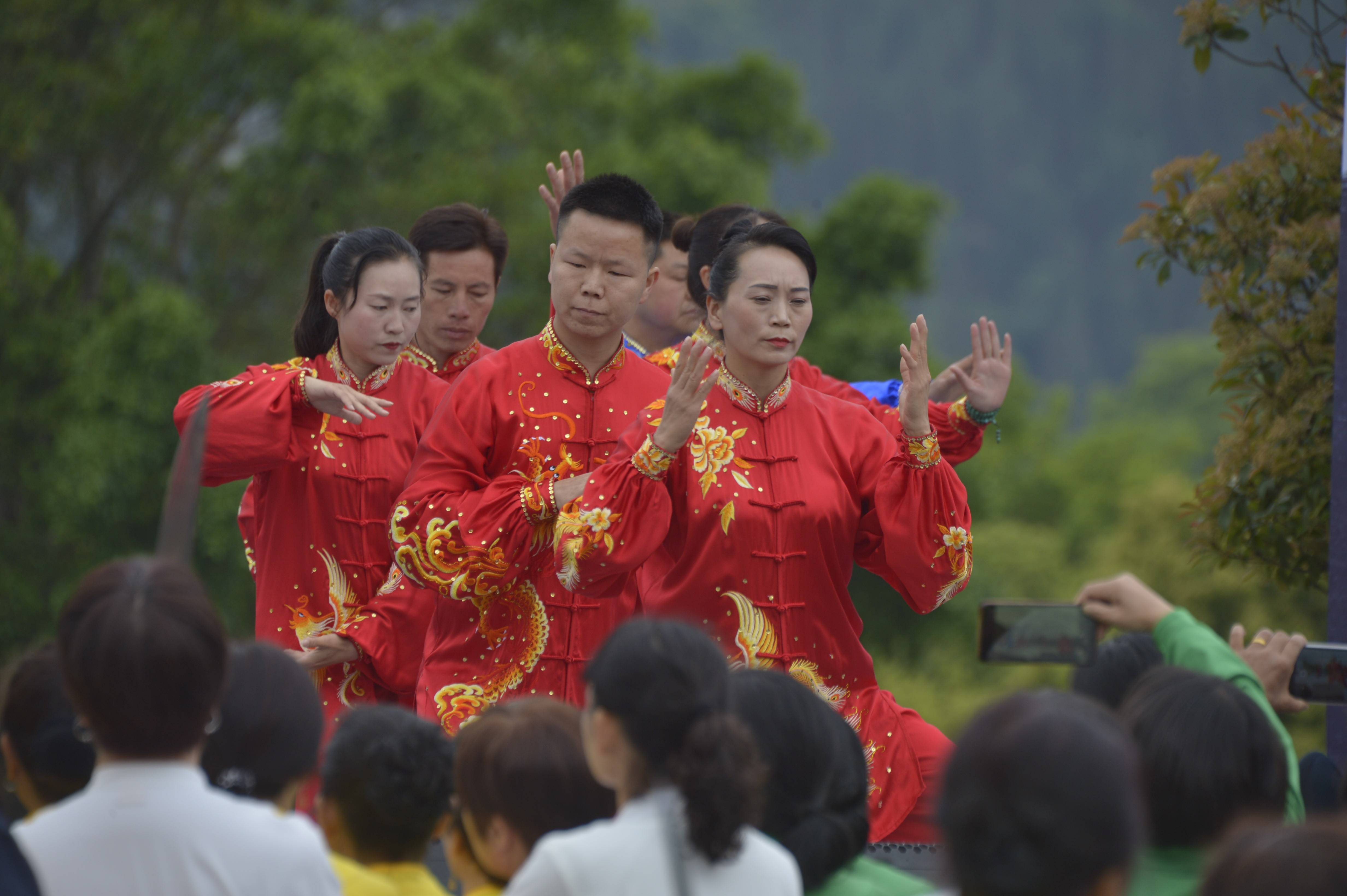 万峰林全身健身活动（摄制：印象黔西南） (11)(1).jpg