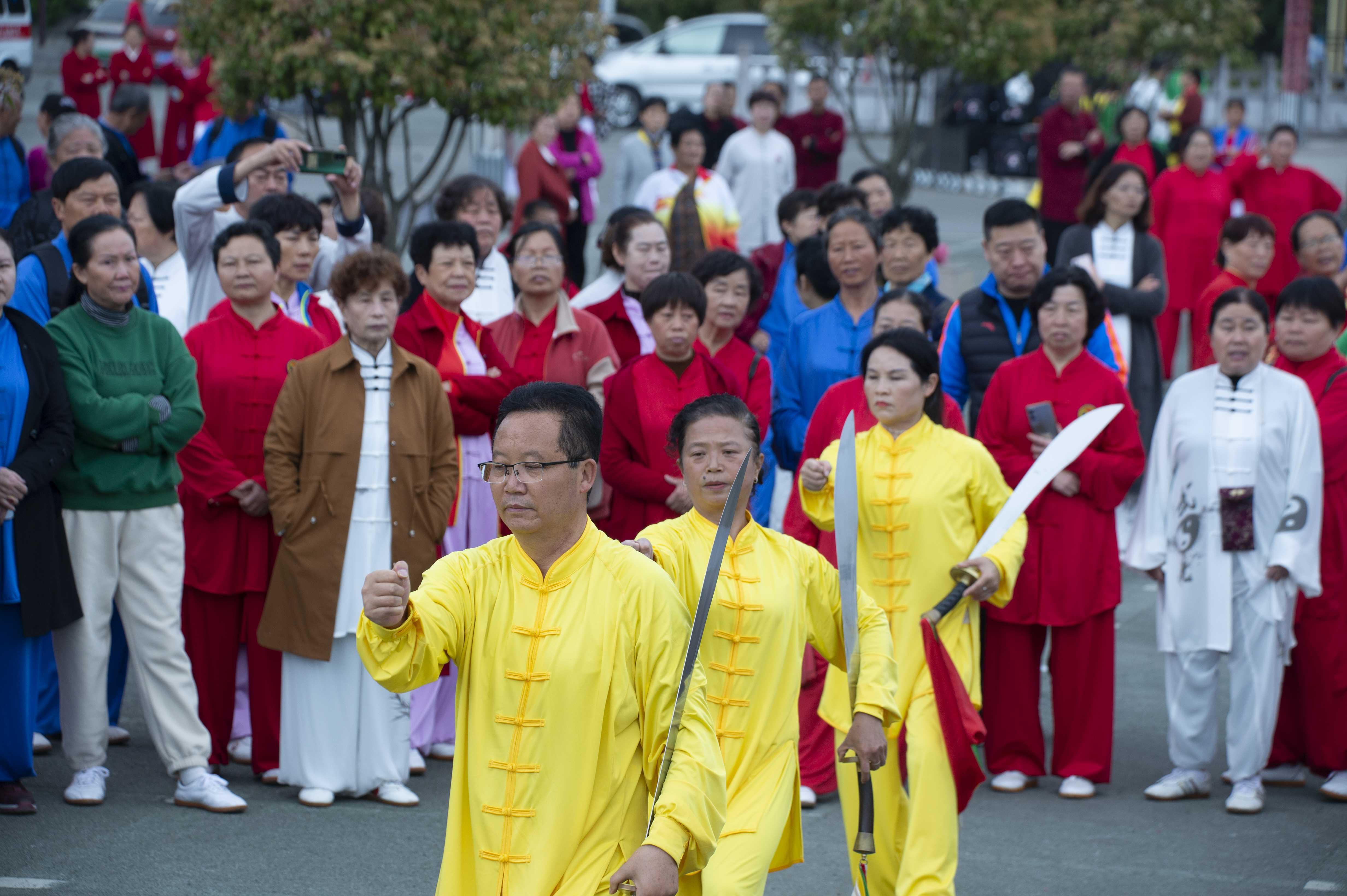 万峰林全身健身活动（摄制：印象黔西南） (14).jpg